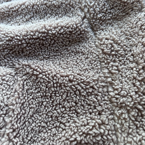 Abercrombie & Fitch Sherpa Fleece Full Zip Jacket. Teddy bear. Oversized. Cozy. - Picture 15 of 15